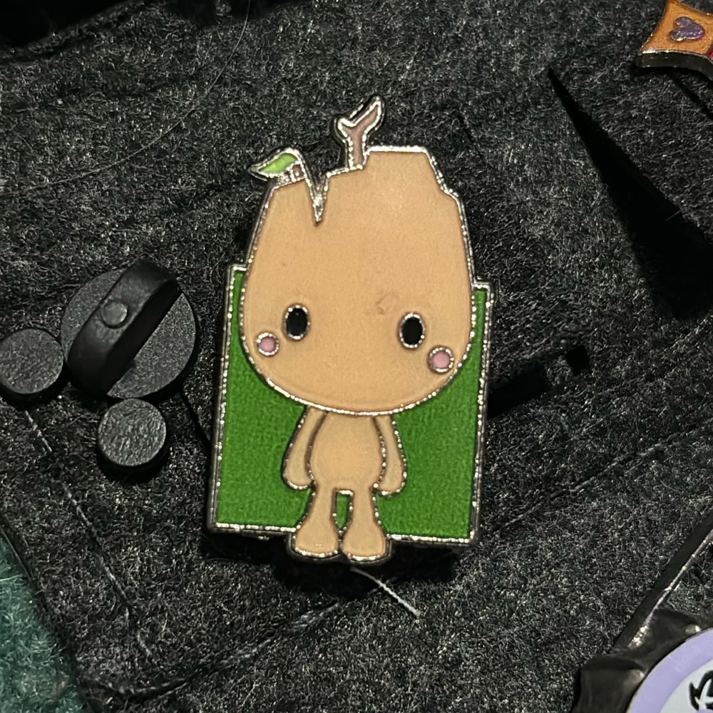 Disney baby groot one family pin